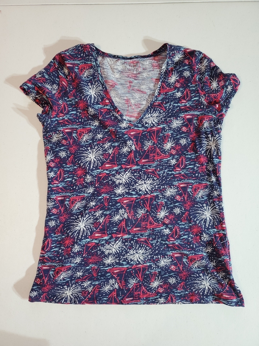 Lilly Pulitzer Med Navy V-Neck Tee with Pink Sailboat & White Fireworks